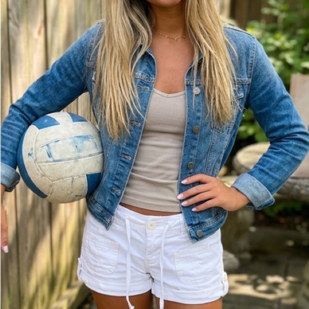Hollister white short shorts w/ pockets size 1 juniors.